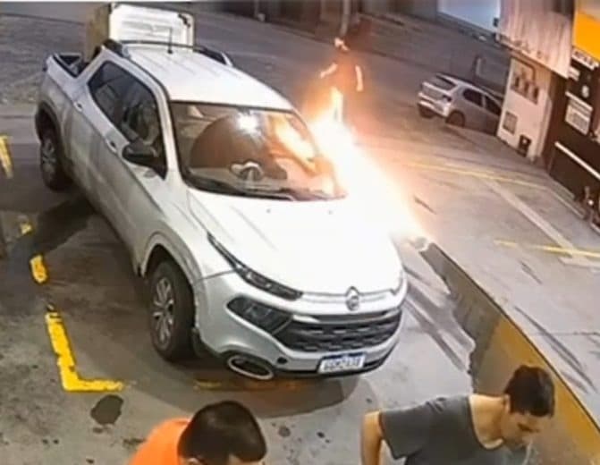 Homem incendeia posto de combustíveis e acaba preso