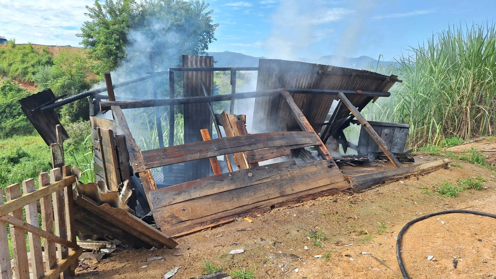 Incêndio destrói galpão em Braço do Norte