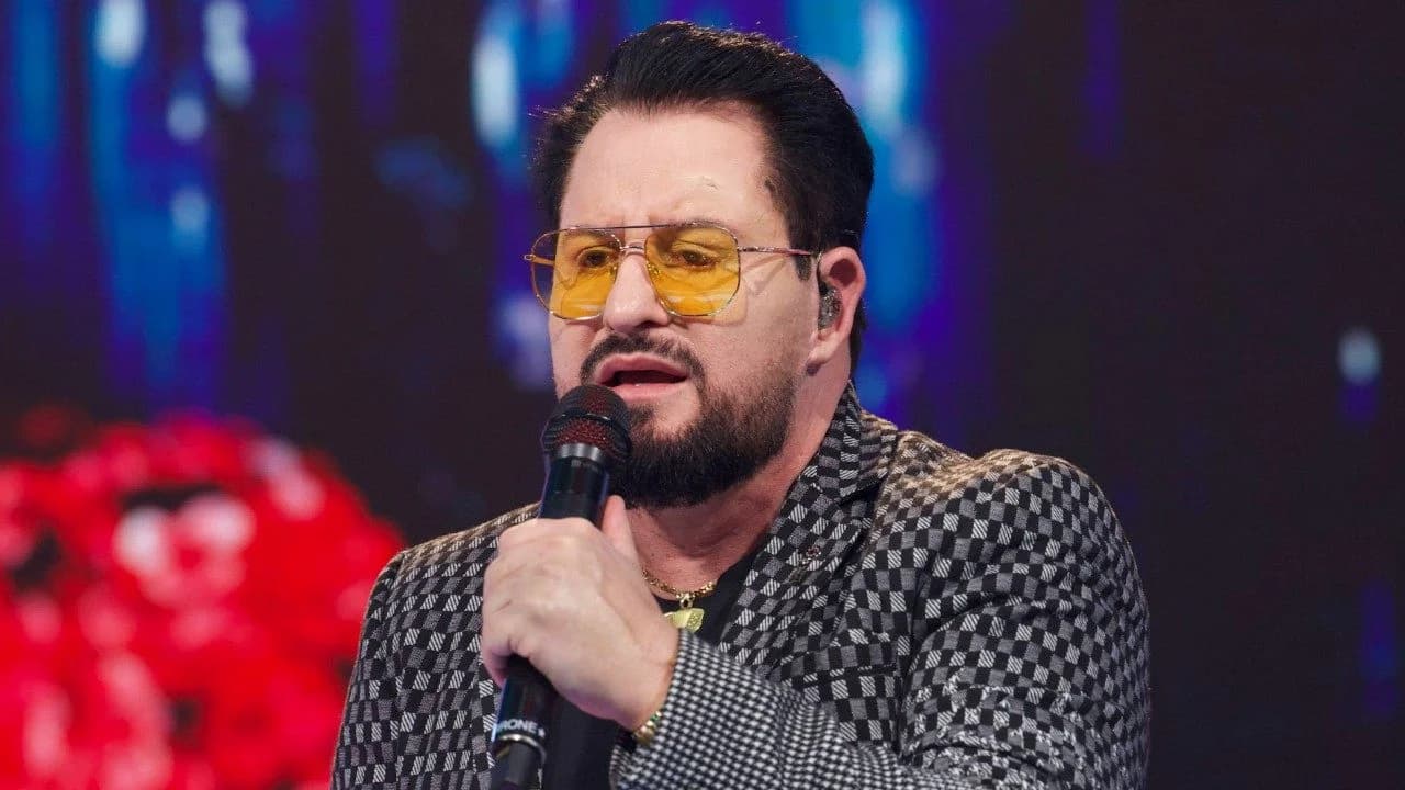 Cantor Marrone passa por cirurgia íntima