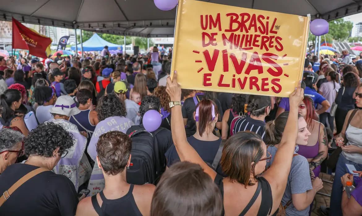 Independência financeira é a maior prioridade para as mulheres, aponta pesquisa