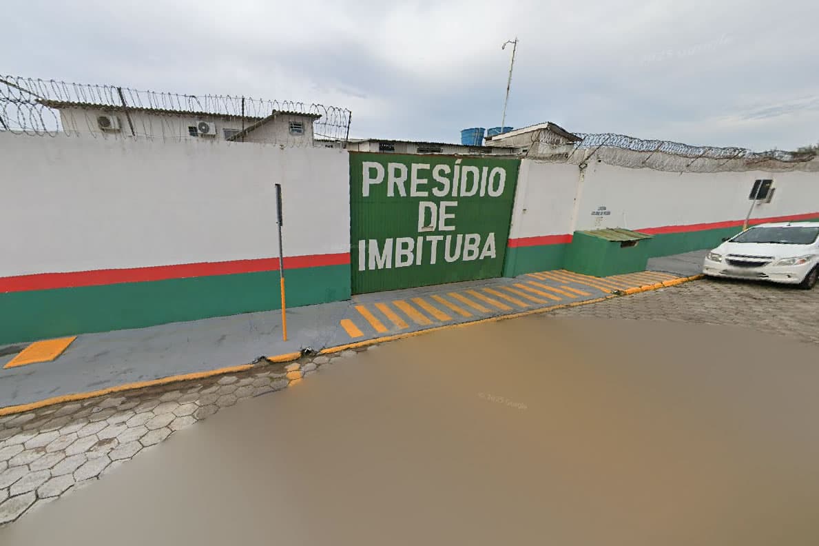 Homem em surto psicótico é contido por populares e recapturado pela PM