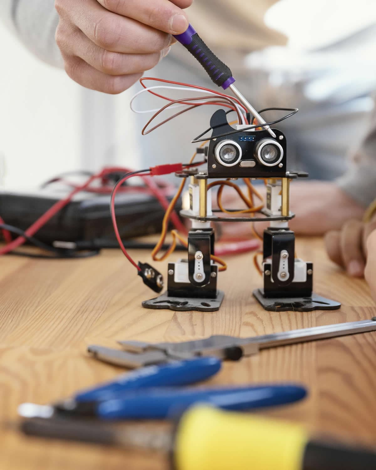 Colégio de Tubarão adota robótica para estimular inovação no ensino