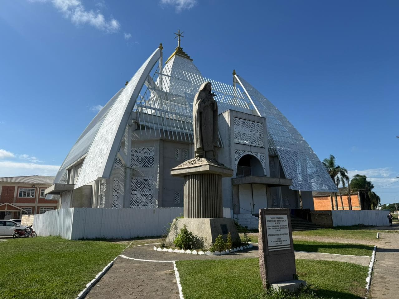 Bazar solidário arrecada fundos para construção do Santuário Santa Teresinha