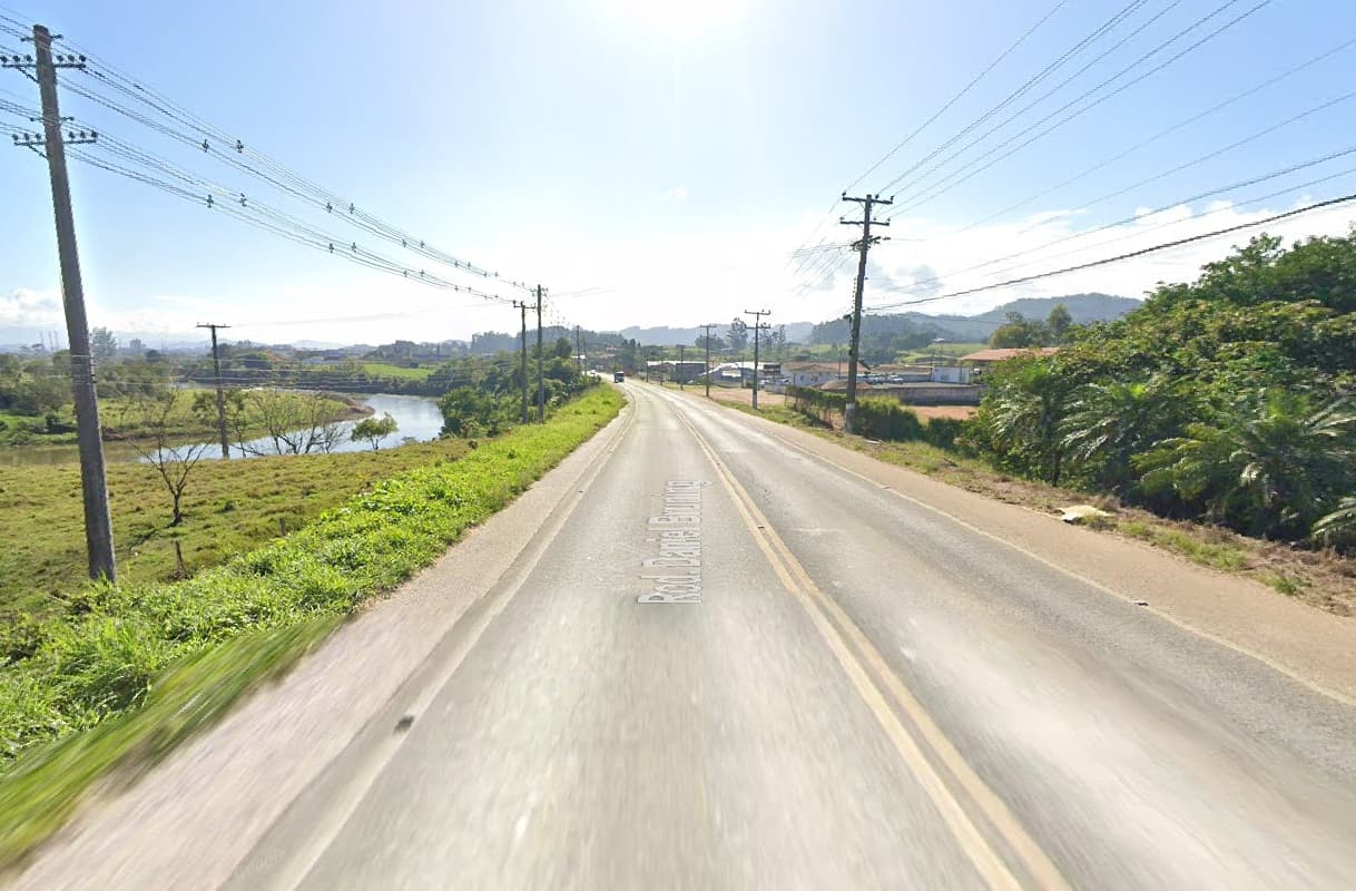 Adolescente é apreendido com motoneta furtada e drogas