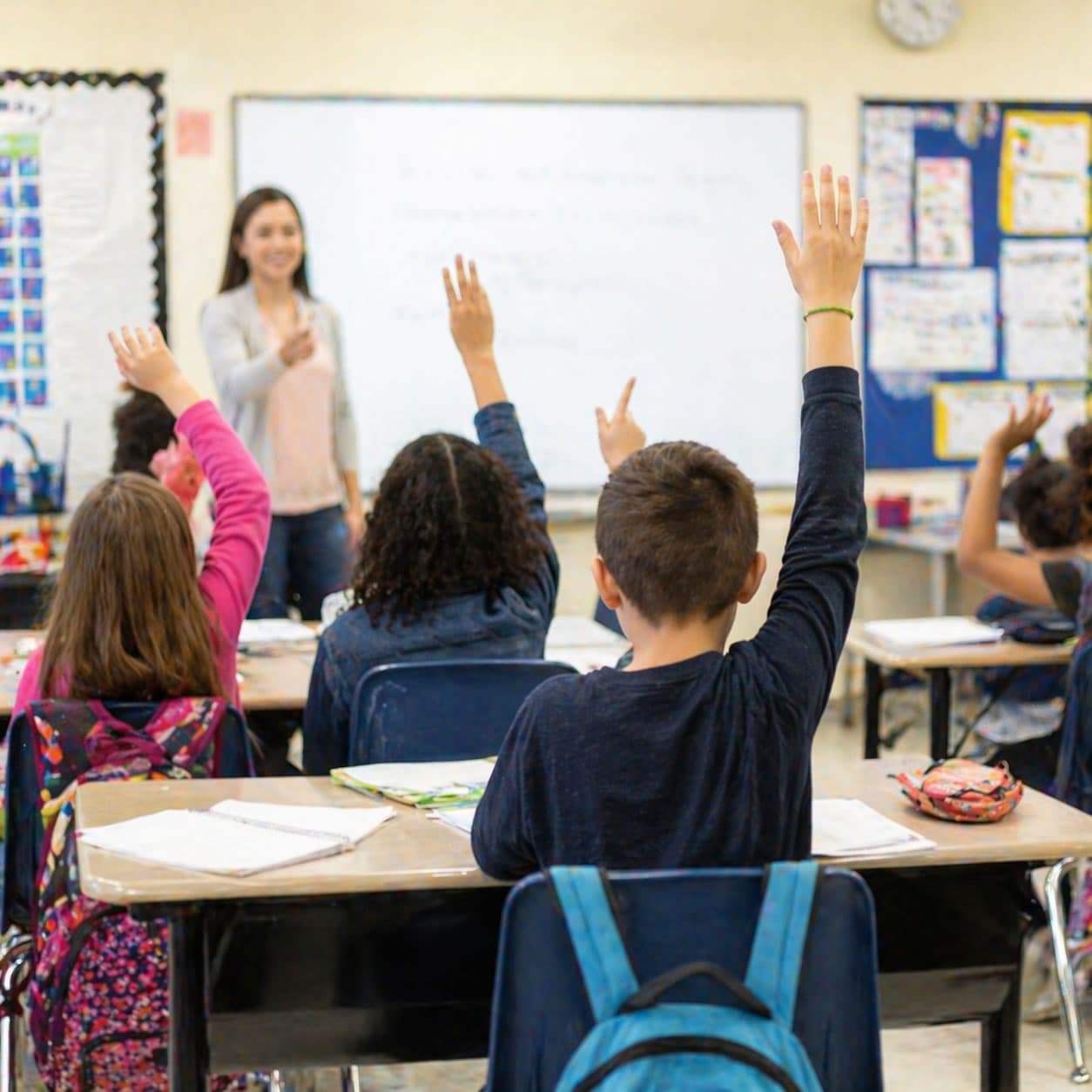 “Eca Digital” não proíbe fotos de alunos: o que a lei realmente muda para escolas e professores