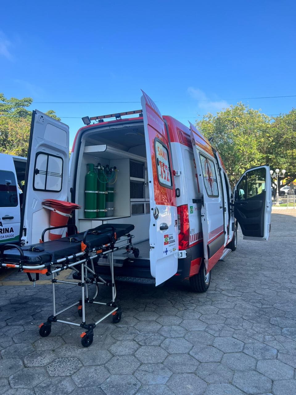 Saúde de Braço do Norte ganha ambulância e van para atendimento e deslocamentos