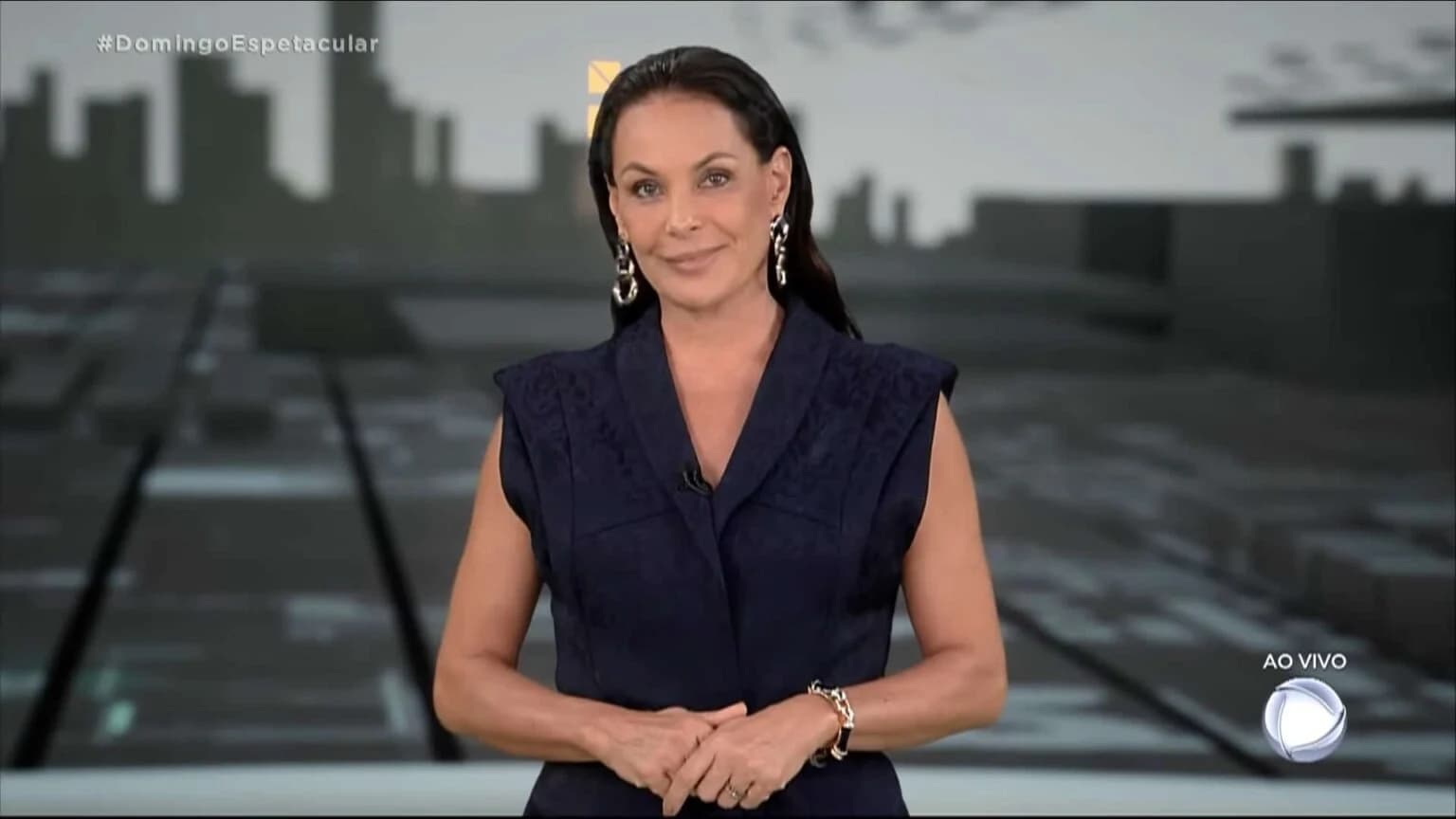 Record tira Carolina Ferraz do "Domingo Espetacular"