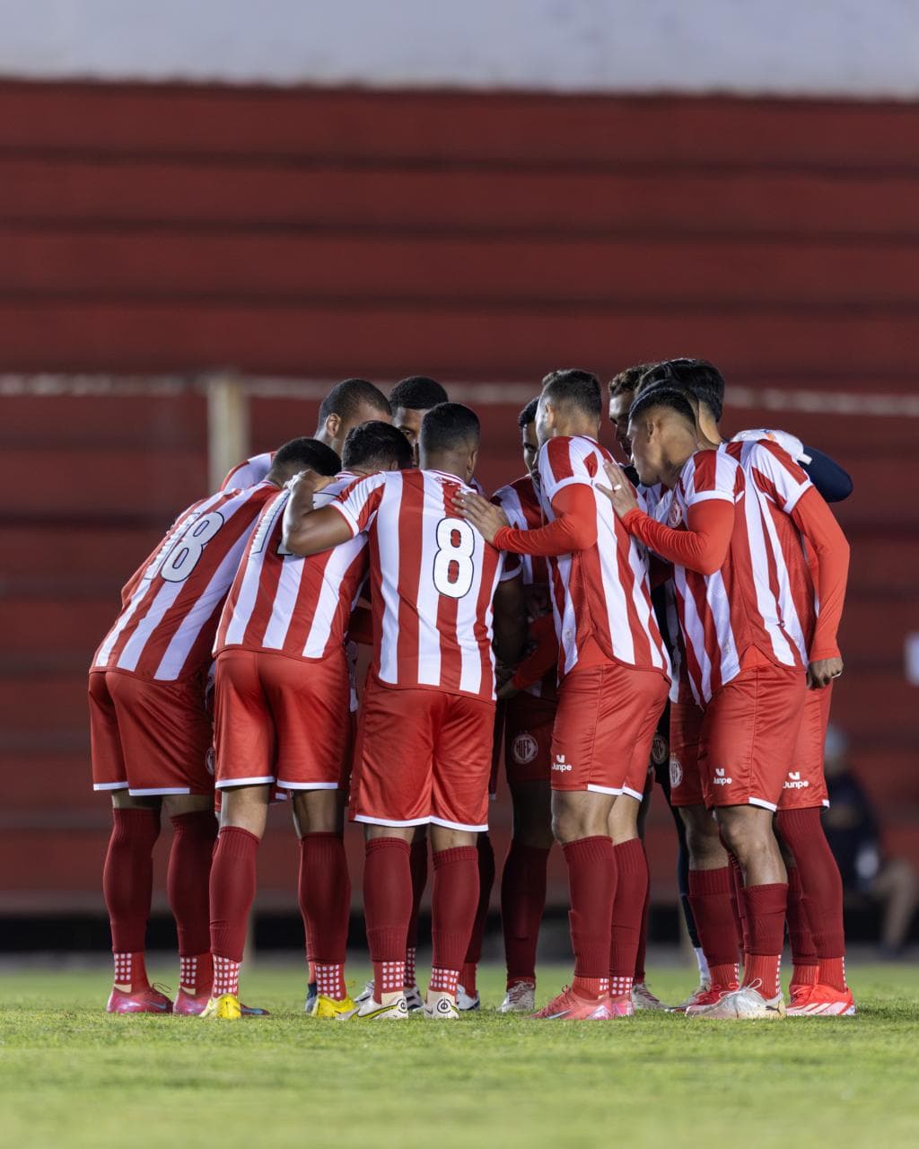 Hercílio Luz goleia o Jaraguá em jogo com apagão no Aníbal Costa