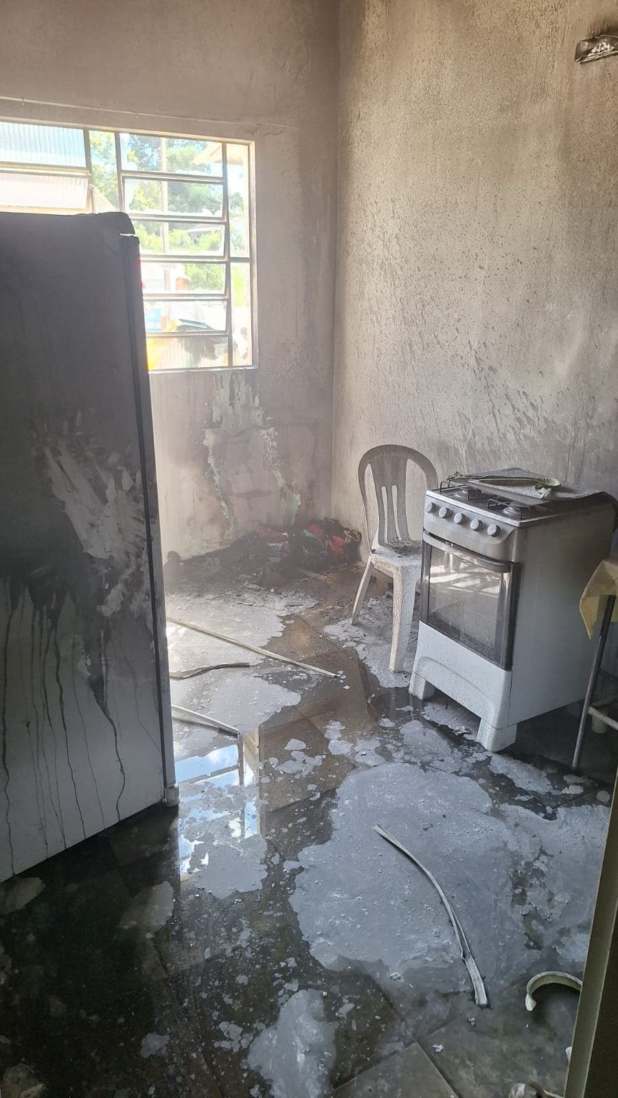 Incêndio atinge cozinha de centro comunitário usado por escola