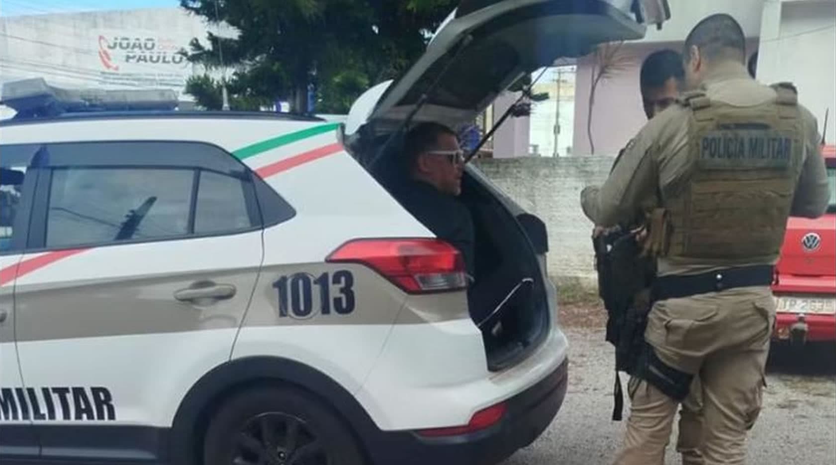 Norte-americano é preso após tentativas de roubo e suborno em Imbituba