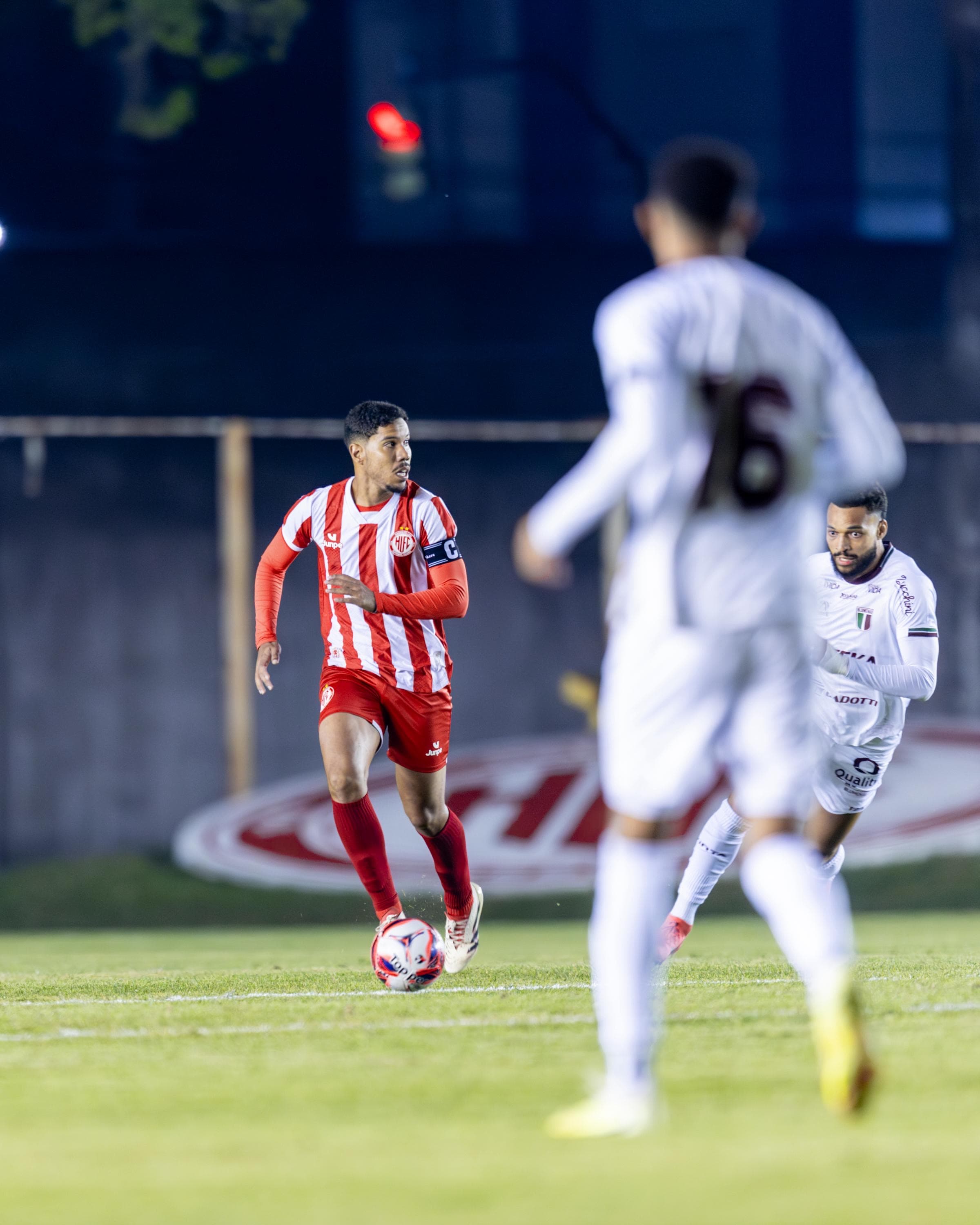 Hercílio Luz sofre gol nos acréscimos e perde diante da torcida na Série B