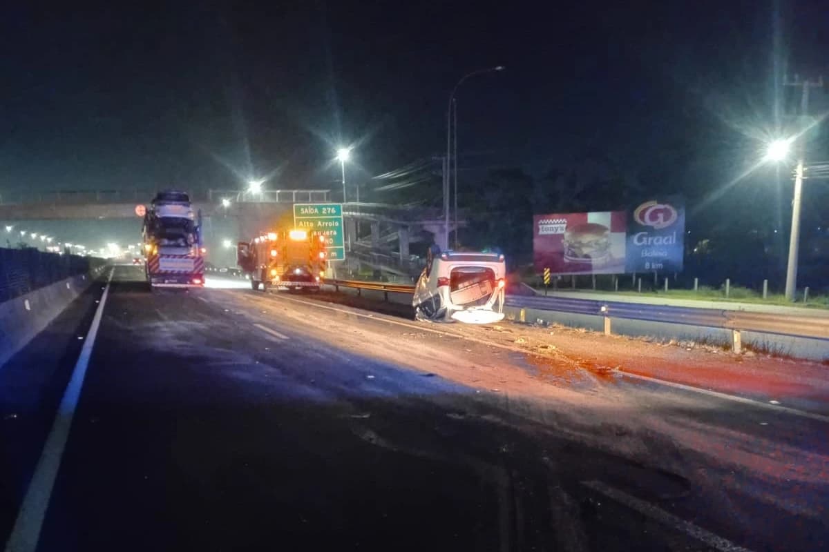 Capotamento deixa homem gravemente ferido na BR-101