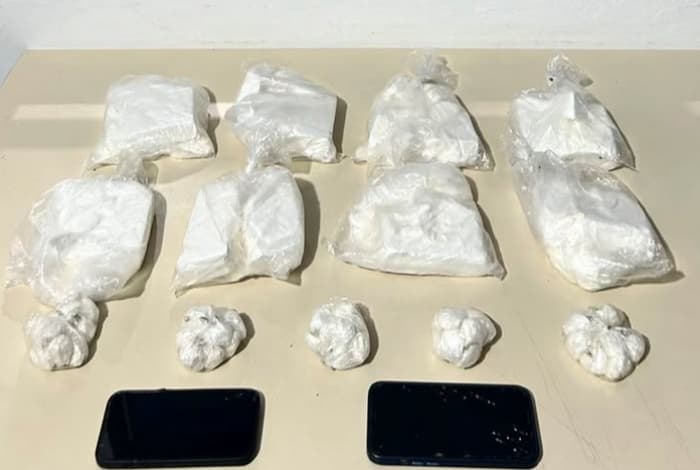 Tonel enterrado usado como esconderijo de cocaína é descoberto