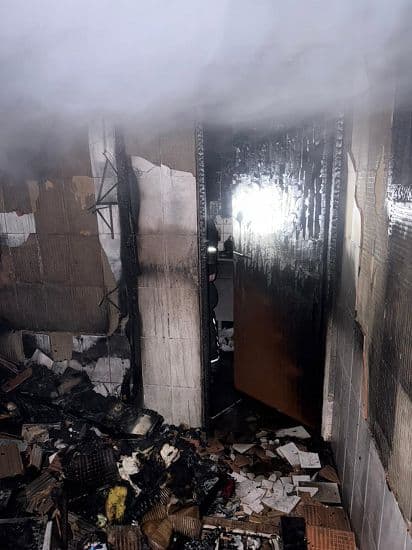 Estouro em cômodo termina com incêndio em casa de dois andares