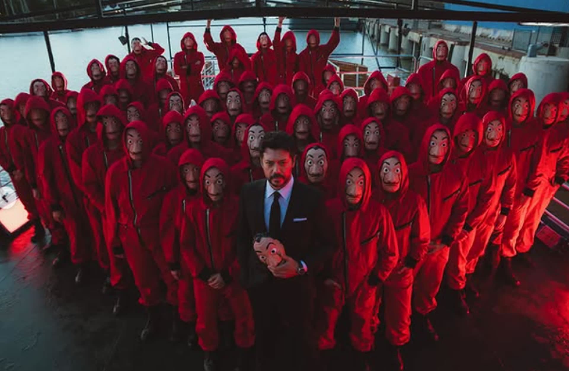 ▶️ Professor retorna em teaser misterioso de "La Casa de Papel"