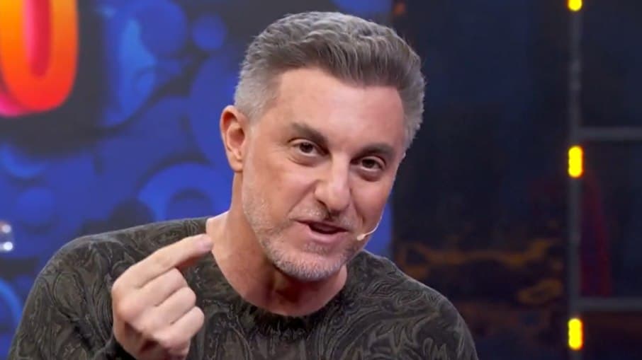 Luciano Huck vira alvo de críticas após fala sobre Bolsa Família