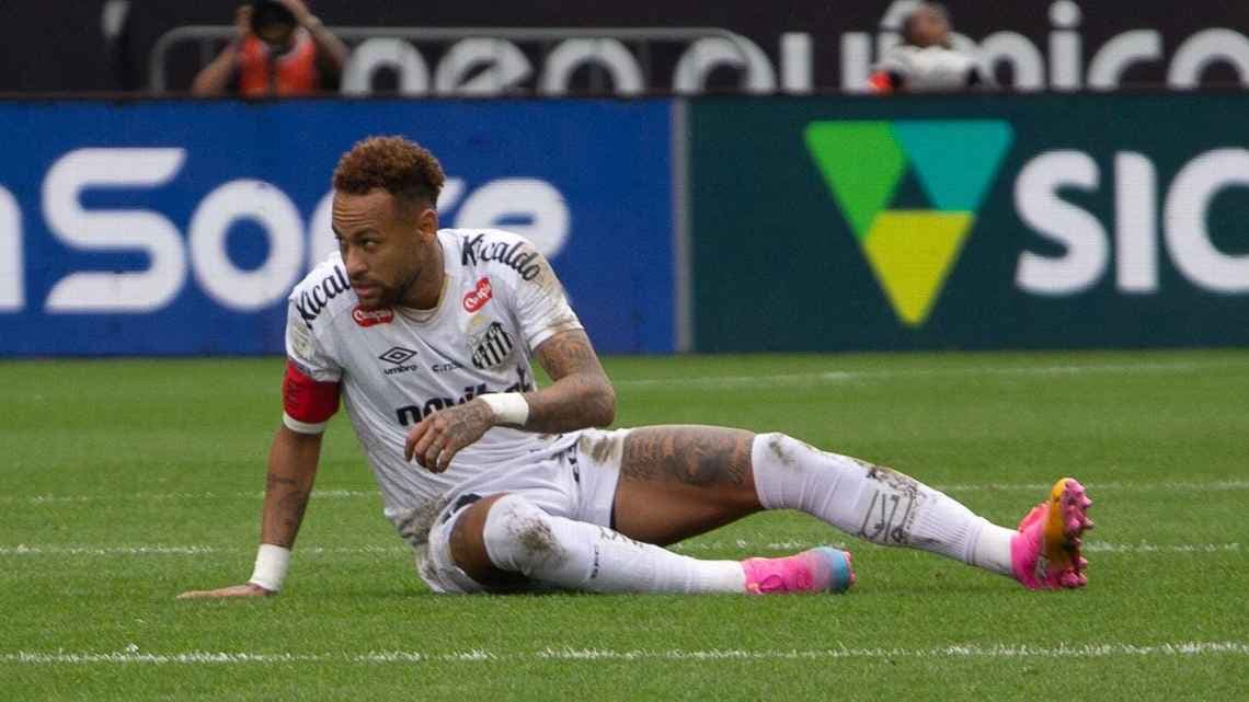 Neymar sofre edema na panturrilha e preocupa CBF