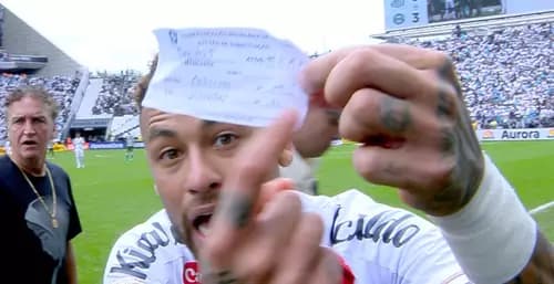 Neymar deixa jogo após erro bizarro em substituição