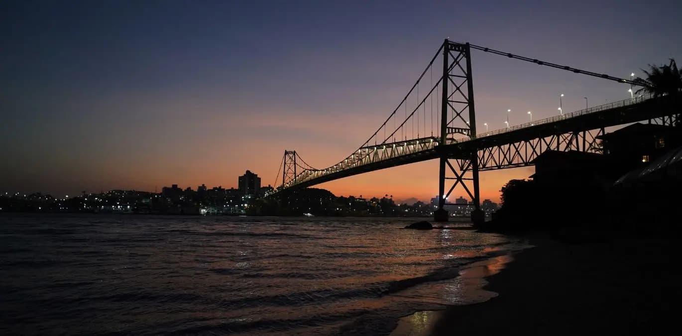Ponte Hercílio Luz completa 100 anos como cartão-postal de Santa Catarina