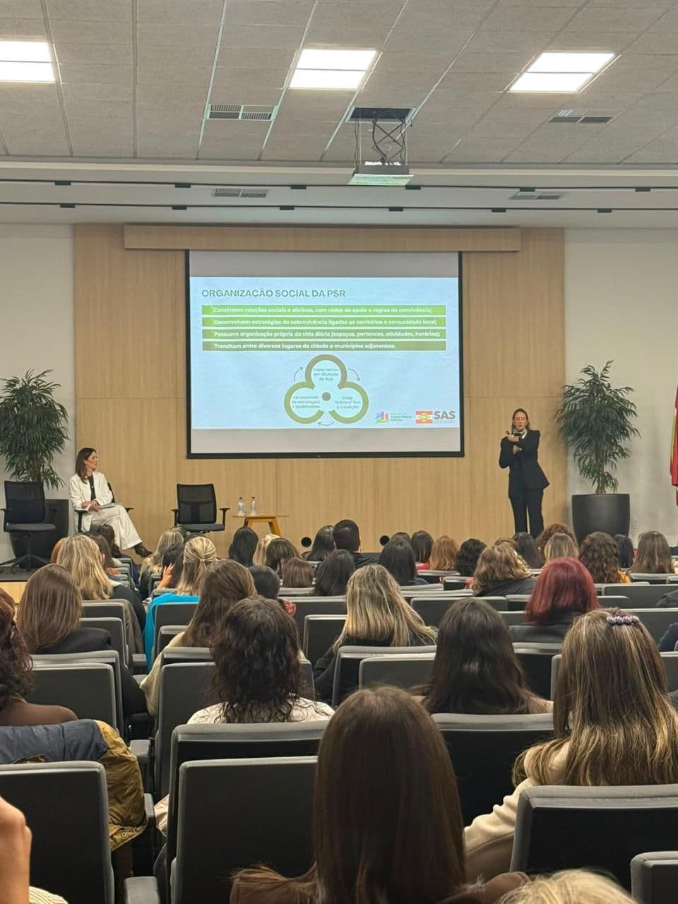 Profissionais da região discutem acolhimento social em seminário regional