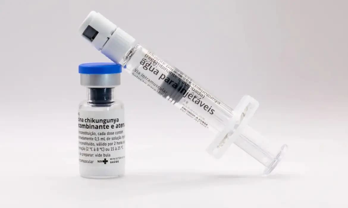 Anvisa autoriza produção nacional da vacina contra chikungunya