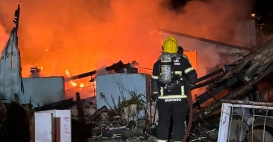 Incêndio destrói casa em Gravatal e autora confessa crime