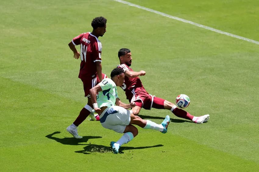 Catar arranca empate nos acréscimos contra a Suíça e conquista ponto histórico na Copa