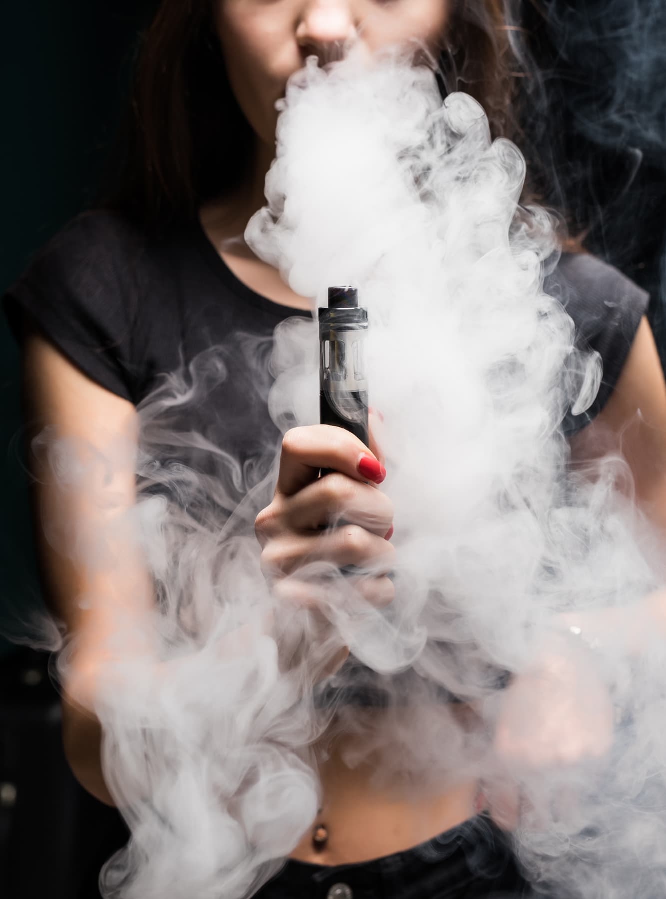 Vapes e cigarros com sabor preocupam autoridades por avanço do consumo entre jovens