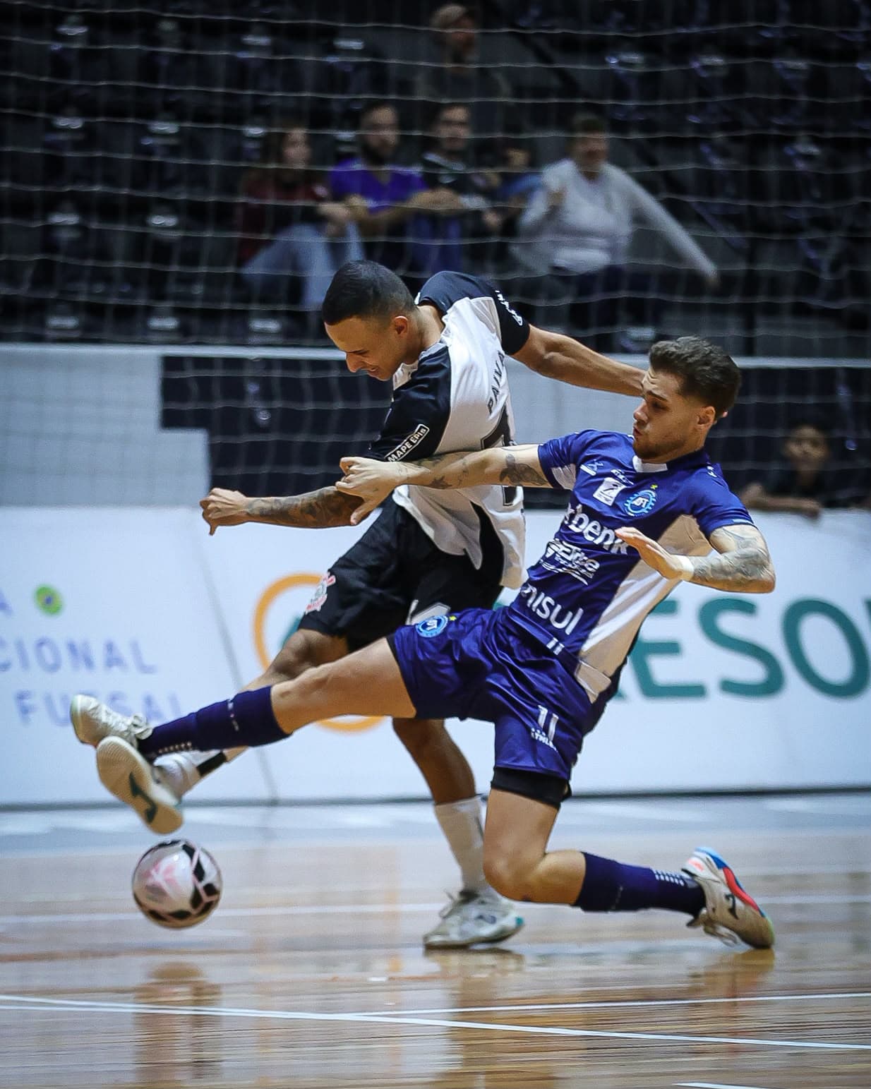 Tubarão Futsal reage, mas perde para o Corinthians pela Liga Nacional