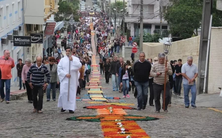 Corpus Christi: entenda o significado da celebração e a origem dos tradicionais tapetes
