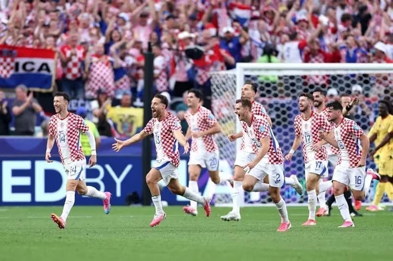 Croácia vira sobre Gana, garante vaga e elimina rival da Copa