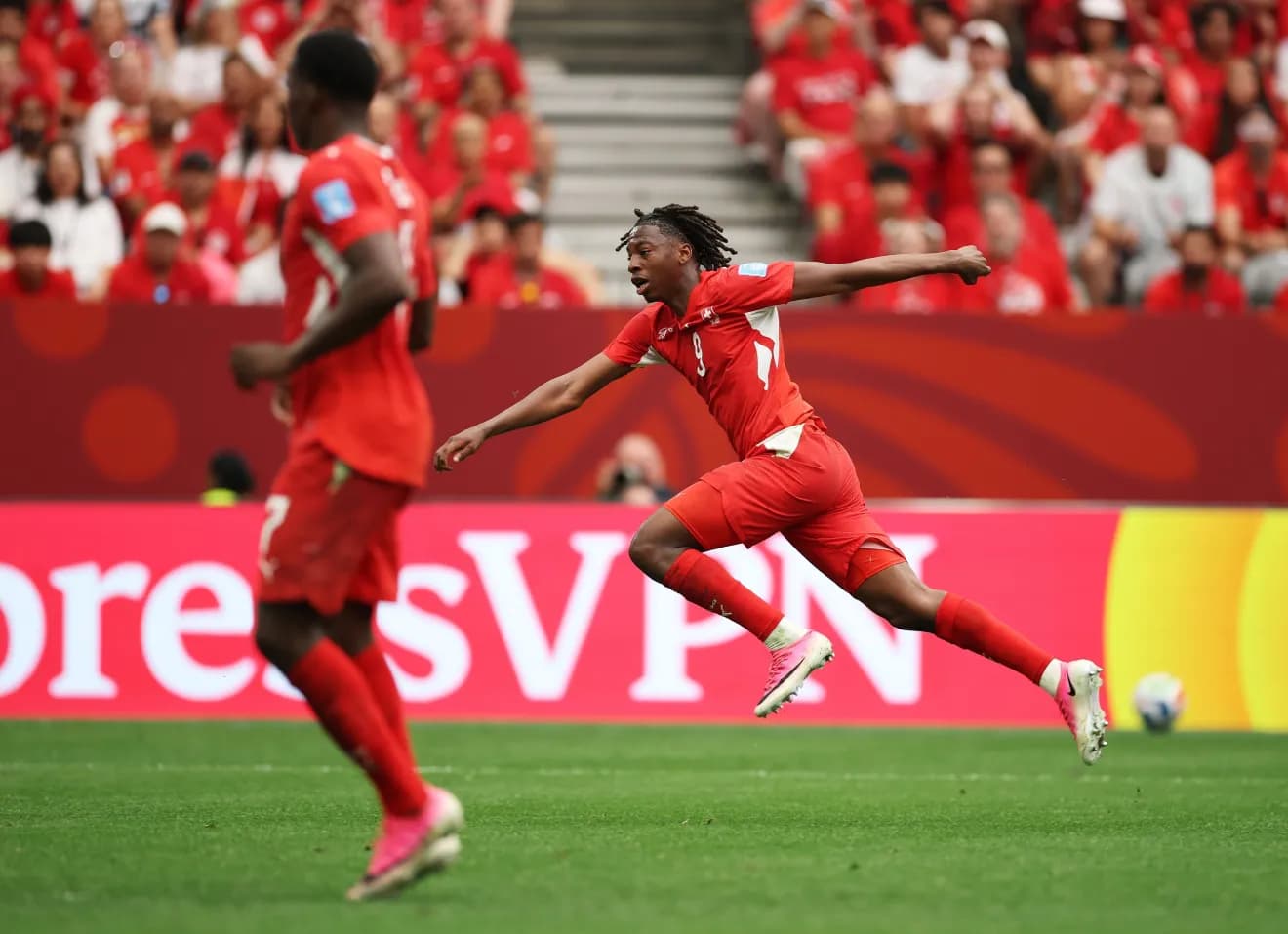 Suíça vence o Canadá, confirma liderança do grupo e avança em primeiro