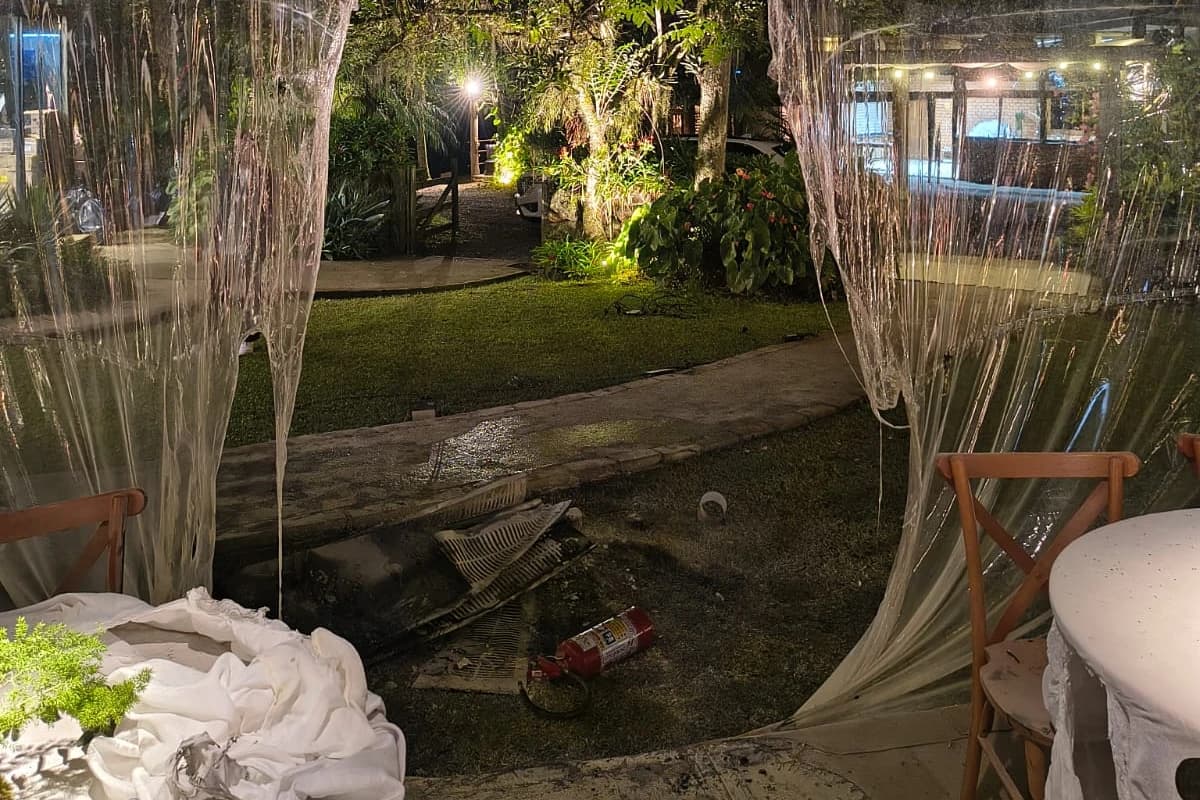 Lareira a gás provoca incêndio em cerimônia de casamento