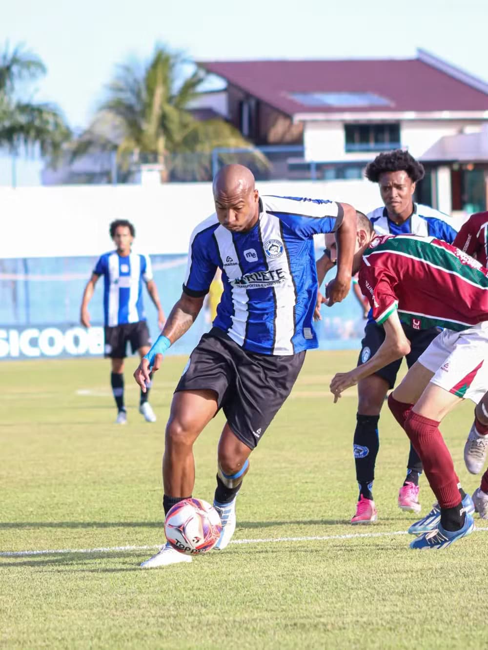 Franklin decide no fim e Tubarão volta a vencer na Série B