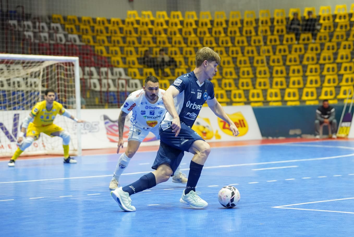 Tubarão Futsal desperdiça chances e sofre goleada fora de casa pela Liga