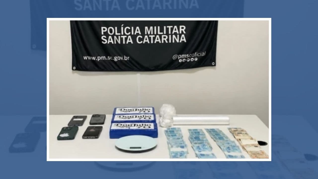 Traficante tenta fugir, joga droga e celulares fora, mas acaba preso com mais de três quilos de cocaína