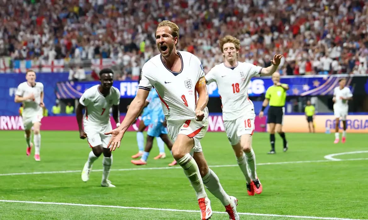 Inglaterra vira sobre RD Congo com dois de Harry Kane e avança às oitavas da Copa