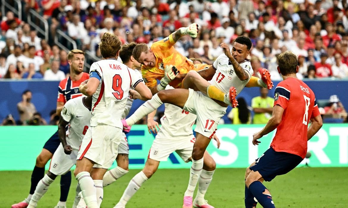 Inglaterra vence a Noruega na prorrogação e encara a Argentina na semifinal
