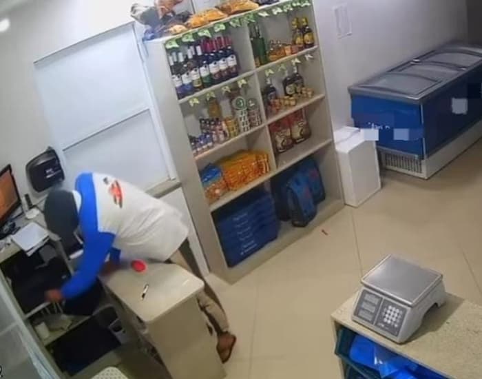 Criminoso invade peixaria e furta notebook, dinheiro e camarões