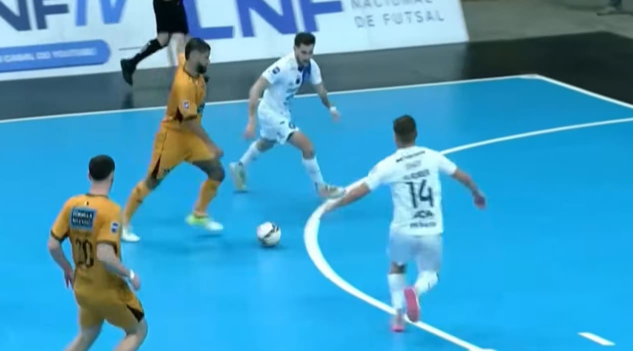 Tubarão Futsal é goleado pelo Magnus e chega à última rodada pressionado na Liga