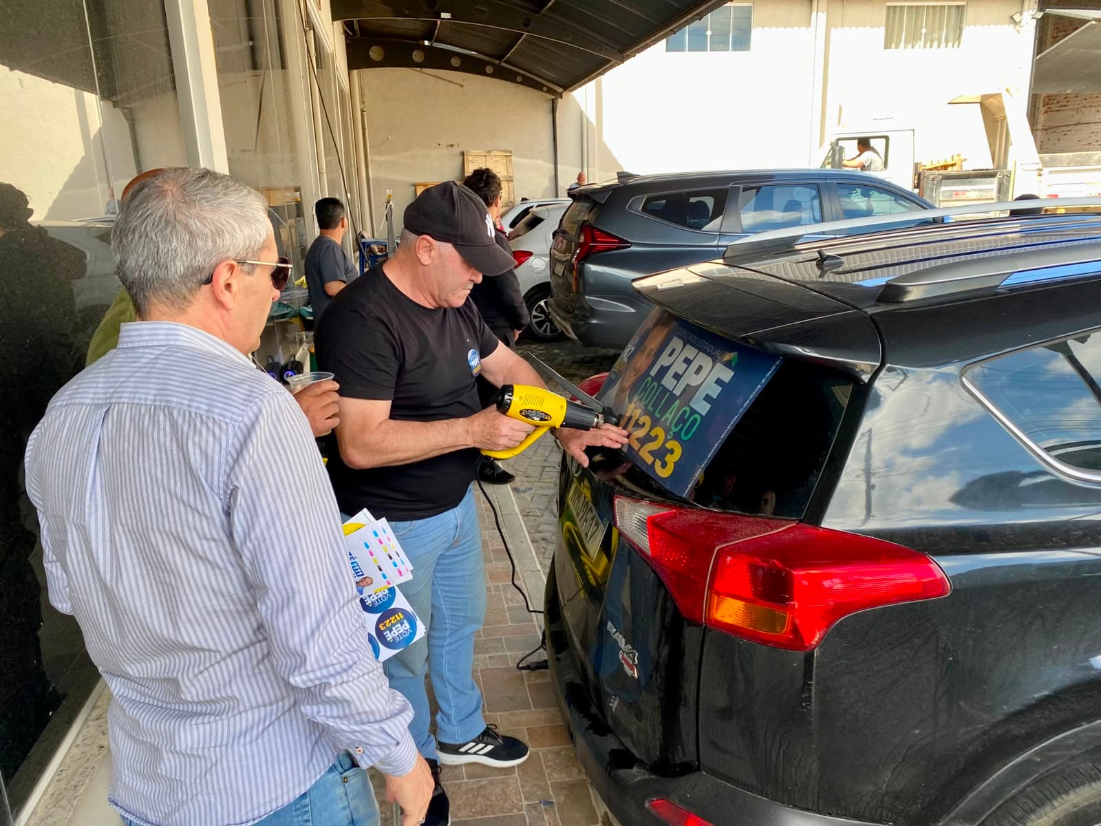 Adesivaços em três cidades