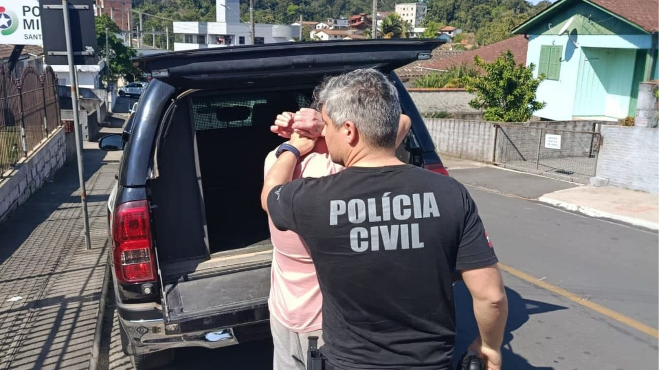 Homem que dizia ter poderes espirituais para atrair e abusar de adolescentes e é preso
