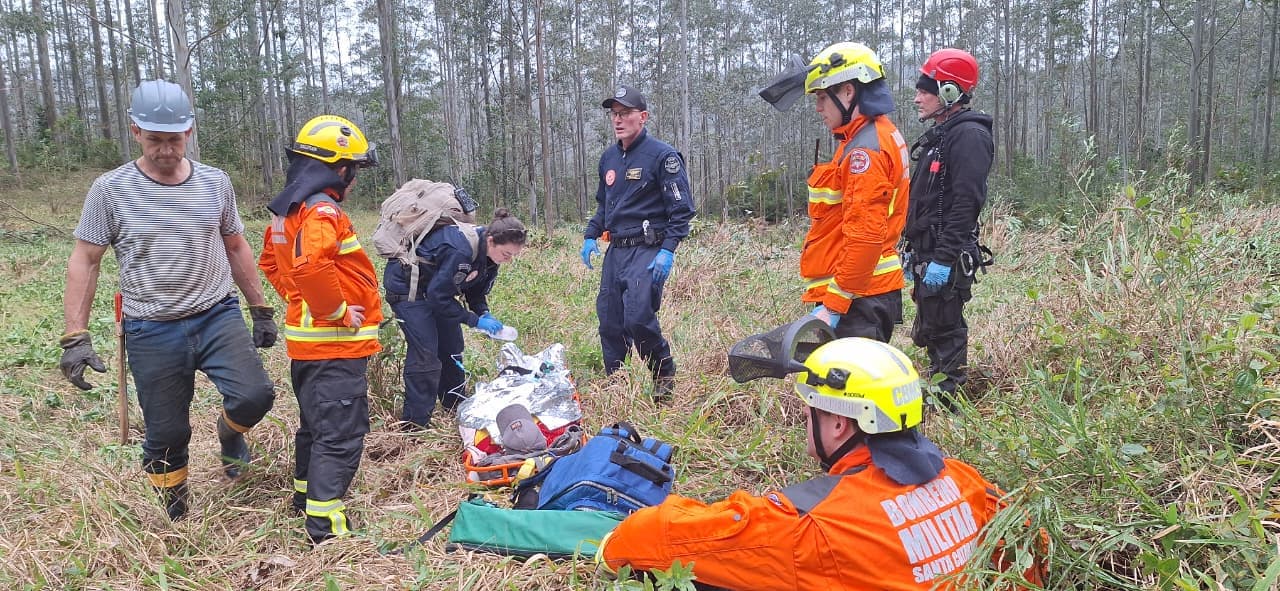 Jovem é atingido por motosserra e resgate mobiliza helicóptero no interior