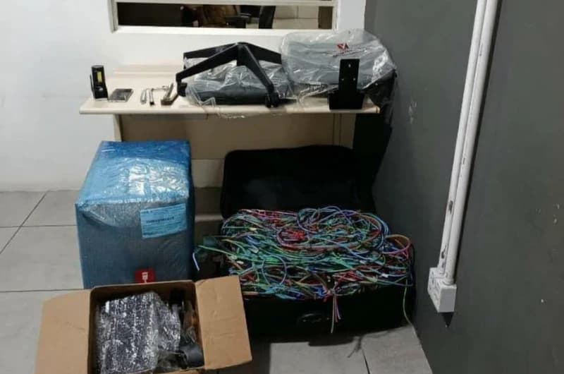 Ladrão avança com faca contra policial durante furto a creche