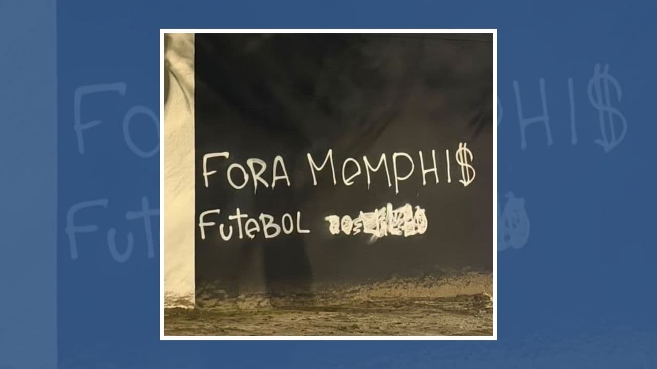 Torcida picha Parque São Jorge contra Memphis Depay