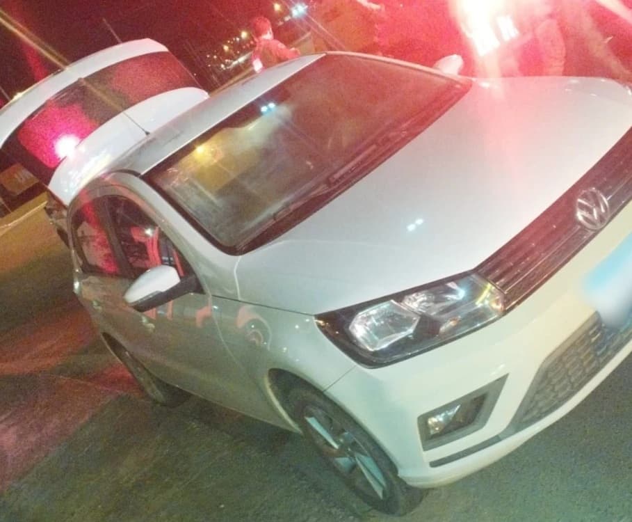Homem é preso após roubar carro e tentar cometer segundo assalto