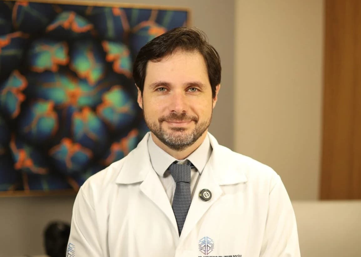 Neurocirurgião em congresso mundial