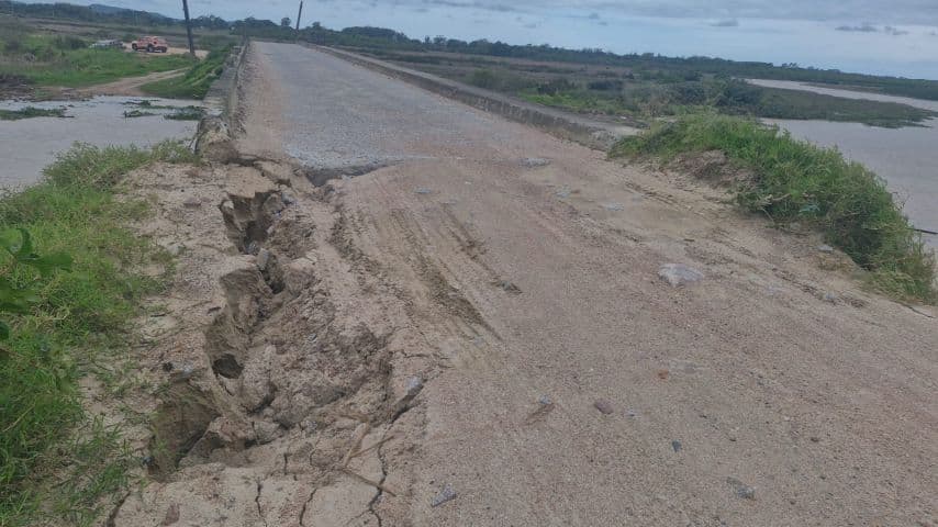 Chuva provoca erosão e danos em ponte da Rodovia Aggeu Medeiros