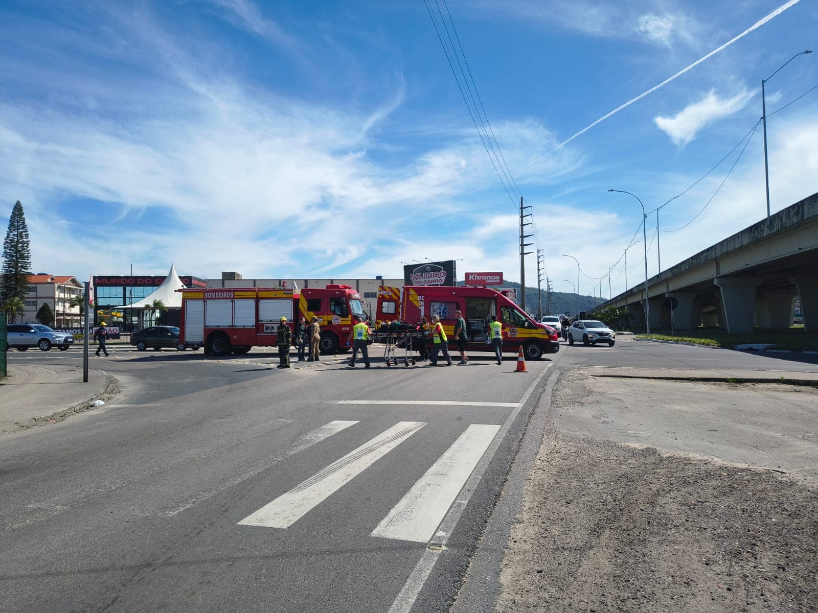 Motociclista tem suspeita de hemorragia interna após acidente
