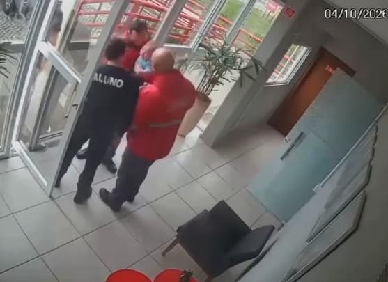 ▶️ Aluno de bombeiro salva bebê de nove meses engasgado